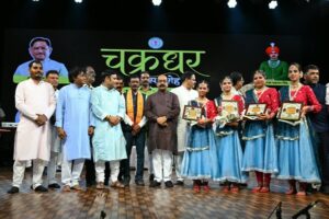 उप मुख्यमंत्री अरुण साव ने किया चक्रधर समारोह की आठवीं सांस्कृतिक संध्या का शुभारंभ, कला सम्राट महाराजा चक्रधर को किया नमन, प्रतिभाशाली कलाकारों का किया सम्मान