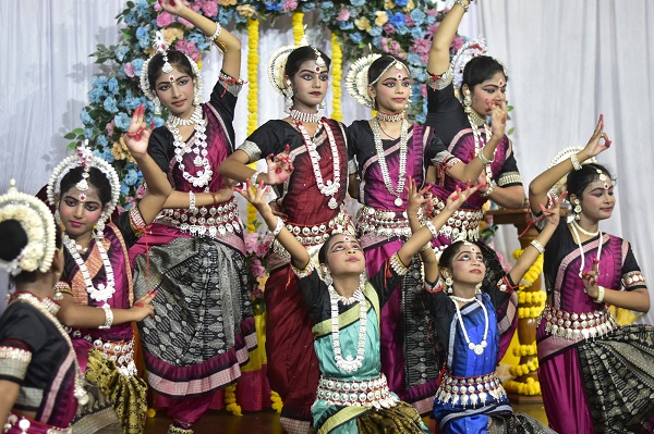 राधा रानी की भक्ति में रंगा रायगढ़, राधा माधव के महाअभिषेक में उमड़ा भक्तिसैलाब
