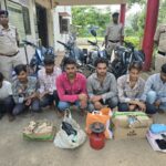 Sarangarh News: ट्रक रोककर लूट का खुलासा, 7 आरोपी गिरफ्तार, एक विधि से संघर्षरत बालक भी पकड़ा गया, 4 बाइक समेत लूटा सामान बरामद, कई आरोपियों के खिलाफ पहले से मामले दर्ज
