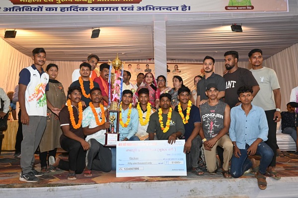 Raigarh News: जिला स्तरीय कबड्डी प्रतियोगिता में खिलाड़ियों ने दिखाया दमखम, तीन दिवसीय आयोजन में 25 टीमों ने लिया हिस्सा, विजेता टीमों और उत्कृष्ट खिलाड़ियों का हुआ सम्मान