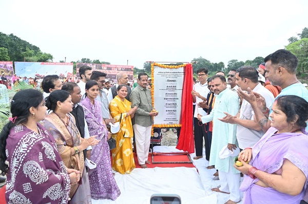 Raigarh: सेवा संकल्प अभियान में खर्राघाट में 29.99 करोड़ के विकास कार्यों का भूमिपूजन, वित्त मंत्री ओ.पी.चौधरी ने स्वच्छता अभियान में किया श्रमदान, केलो तट के स्थायी विकास के साथ 8.50 एकड़ में बनेगा ऑक्सीजोन