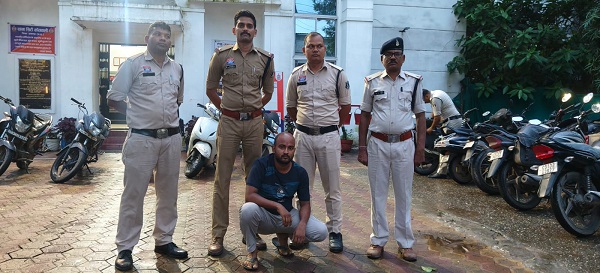 Raigarh News: 32 लाख के ट्रांसपोर्ट घोटाले का बड़ा खुलासा, फरार आरोपी प्रकाश मिश्रा गिरफ्तार, फर्जी बिल-वाउचर से रकम हड़पने का आरोप