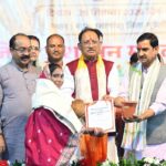 Chhattisgarh: आंगन मिलन सेवा से उत्सव स्थल बने आंगनबाड़ी केंद्र, पहले दिन 97 हजार से अधिक लोगों की सहभागिता, मुख्यमंत्री विष्णु देव साय मुंगेली के मदकू में कार्यक्रम में हुए शामिल