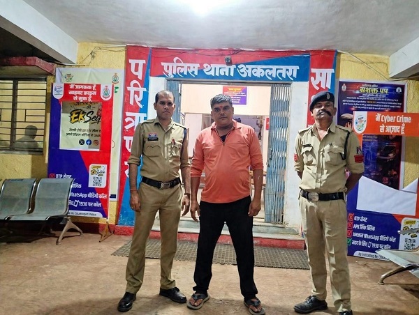 CG News: नगर पालिका कार्यालय में घुसकर कर्मचारी से मारपीट, पत्थर से सिर पर किया वार, आरोपी गिरफ्तार