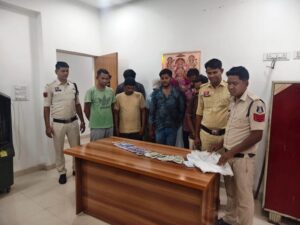 रायगढ़ में “ऑपरेशन अंकुश” की बड़ी कार्रवाई: जुआ फड़ पर पुलिस की दबिश, 8 जुआरी गिरफ्तार, 25 हजार से ज्यादा नकद जब्त