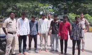 Raigarh News: गिरोह बनाकर राहगीरों से लूटपाट करने वाले एक विधि से संघर्षरत बालक समेत 7 आरोपी गिरफ्तार, दो लूट की वारदातों का खुलासा, 3 मोबाइल, नकद और बाइक जब्त