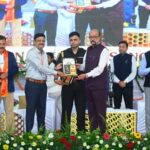 राज्यपाल रमेन डेका ‘द्रोणाचार्य संगम-2026’ में हुए शामिल, कहा-समय का सदुपयोग और परिश्रम ही सफलता की कुंजी,  शिक्षा के विभिन्न क्षेत्रों में उल्लेखनीय योगदान देने वाले शिक्षक हुए सम्मानित