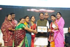 मुख्यमंत्री की मौजूदगी में बहतराई स्टेडियम में गूंजा तीजा तिहार का उल्लास, छत्तीसगढ़ी संस्कृति और नारी शक्ति का दिखा भव्य संगम, मुख्यमंत्री साय ने कहा-  आस्था और पारिवारिक खुशहाली का महापर्व है तीजा  