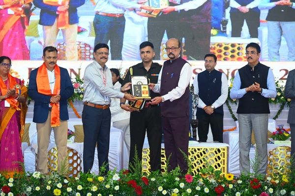 राज्यपाल रमेन डेका ‘द्रोणाचार्य संगम-2026’ में हुए शामिल, कहा-समय का सदुपयोग और परिश्रम ही सफलता की कुंजी,  शिक्षा के विभिन्न क्षेत्रों में उल्लेखनीय योगदान देने वाले शिक्षक हुए सम्मानित