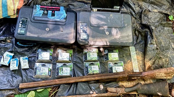 Chhattisgarh: सर्चिंग में निकले जवानों को मिली बड़ी सफलता, नक्सलियों का छिपाया हथियार और कारतूस बरामद