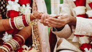 CG News: खुद को बताया बीट्स पिलानी से बीटेक और 48 लाख का पैकेज, पिता का 88 लाख सालाना टर्नओवर, 200 एकड़ जमीन, शादी के अगले दिन खुली पोल, एफआईआर दर्ज