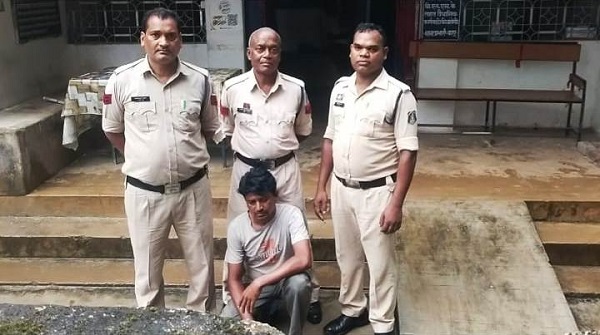 Raigarh News: शासकीय भूमि के फर्जी अंतरण मामले में पटवारी के बाद रजिस्ट्री गवाह को पुलिस ने गिरफ्तार कर रिमांड पर भेजा