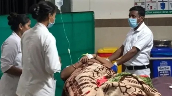 CG News: सड़क पर गिरी बिजली, एक मजदूर की मौत; तीन गंभीर, आंधी में पेड़ भी गिरे