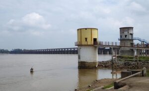 गंगरेल बांध से पानी छोड़ने के बाद महानदी का जलस्तर बढ़ा, सारंगढ़ जिला प्रशासन अलर्ट, कलेक्टर ने नदी किनारे एवं संभावित प्रभावित क्षेत्रों में सतर्कता बरतने के दिए निर्देश