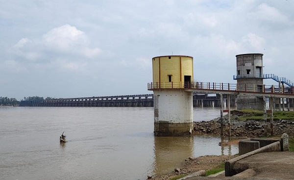 गंगरेल बांध से पानी छोड़ने के बाद महानदी का जलस्तर बढ़ा, सारंगढ़ जिला प्रशासन अलर्ट, कलेक्टर ने नदी किनारे एवं संभावित प्रभावित क्षेत्रों में सतर्कता बरतने के दिए निर्देश
