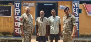 Sarangarh News:  मां की हत्या के मामले में बेटा और पति गिरफ्तार, हत्या में प्रयुक्त लकड़ी का डंडा, पीढ़ा और कपड़े बरामद