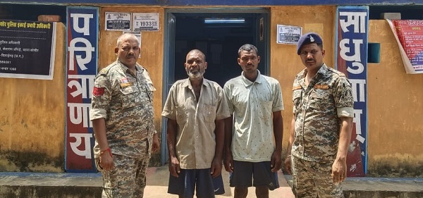 Sarangarh News:  मां की हत्या के मामले में बेटा और पति गिरफ्तार, हत्या में प्रयुक्त लकड़ी का डंडा, पीढ़ा और कपड़े बरामद