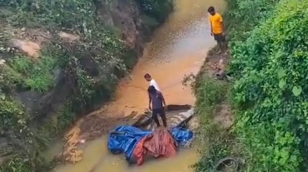 Raigarh News: 70 फीट नीचे नाले में समाया तेज रफ्तार ट्रक, चालक की मौत; आठ घंटे बाद बरामद हुआ शव