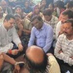 रायगढ़ में ग्रामीणों ने किया कोतरा रोड थाना का घेराव, उपसरपंच की गिरफ्तारी से नाराज, विधायक उमेश पटेल भी पहुंचे