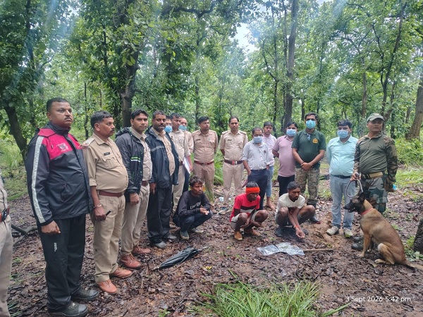 CG News: मृत भालू के नाखून काटकर ले जाने वाले दो आरोपी गिरफ्तार, डॉग स्क्वॉड की मदद से हुई पतासाजी, चार नाखून बरामद