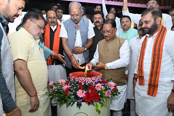 प्रधानमंत्री  नरेंद्र मोदी के जनसेवा के 25 वर्ष देश के विकास और परिवर्तन की प्रेरक यात्रा : मुख्यमंत्री विष्णुदेव साय