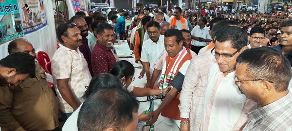 Raigarh News: सेवा संकल्प अभियान: धरमजयगढ़ में आयोजित शिविर में हितग्राहियों को मिला योजनाओं का लाभ