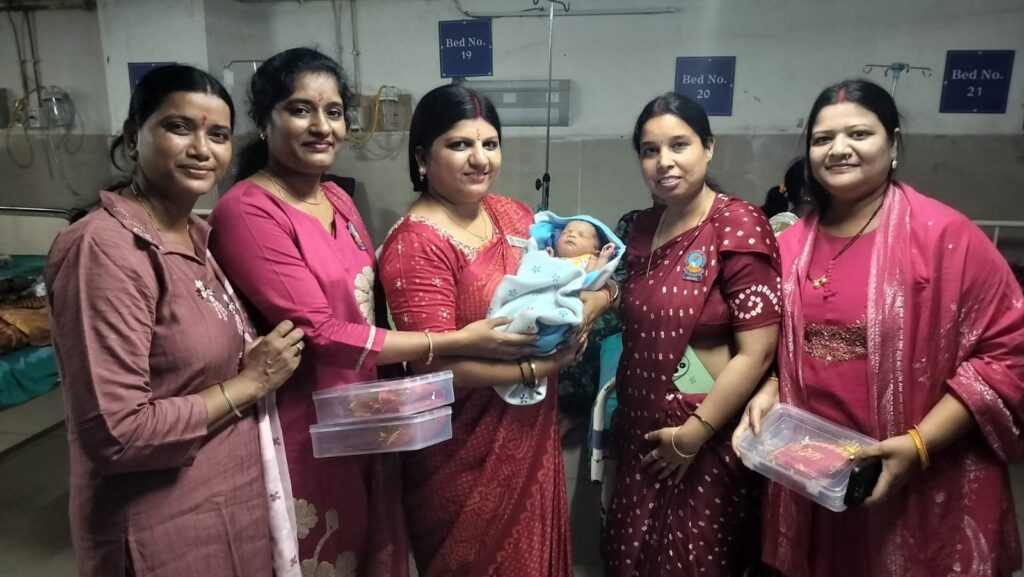 नवरात्रि पर महिला संस्कृति शाखा की अनूठी पहल 26 नवजात कन्या का किया अभिनंदन