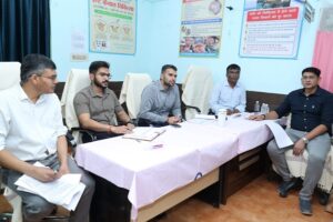 Raigarh News: कायाकल्प में धीमी प्रगति पर कलेक्टर ने जतायी नाराजगी, धरमजयगढ़ बीएमओ को नोटिस जारी