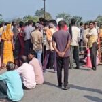 CG: दशहरे की रात बनी काल, सड़क हादसे में चार लोगों की मौत, कई घायल, गुस्साए ग्रामीणों ने किया चक्काजाम