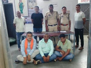 Raigarh News:छाल पुलिस की जुआ फड़ पर बड़ी कार्रवाई, ₹63,200 नकद जब्त; जशपुर और कोरबा जिले के तीन जुआरी गिरफ्तार