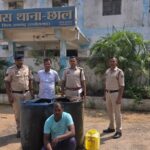 Raigarh News: सड़क किनारे अवैध डीजल भंडारण का खुलासा, छाल पुलिस ने कार्रवाई में की 415 लीटर डीजल जब्त, सस्ते दाम पर डीजल खरीदकर अधिक कीमत में बेचने का था पूरा खेल