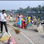Raigarh News: छठ महापर्व से पहले लेबर कॉलोनी छठ घाट की सफाई में जुटा निगम प्रशासन, महापौर, सभापति और आयुक्त ने जनप्रतिनिधियों के साथ किया श्रमदान, घाट की पचरियों से लेकर पूरे परिसर की हुई साफ-सफाई