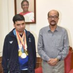 राज्यपाल डेका ने की विशेष ओलंपिक में स्वर्ण पदक विजेता इभानन साहू की सराहना