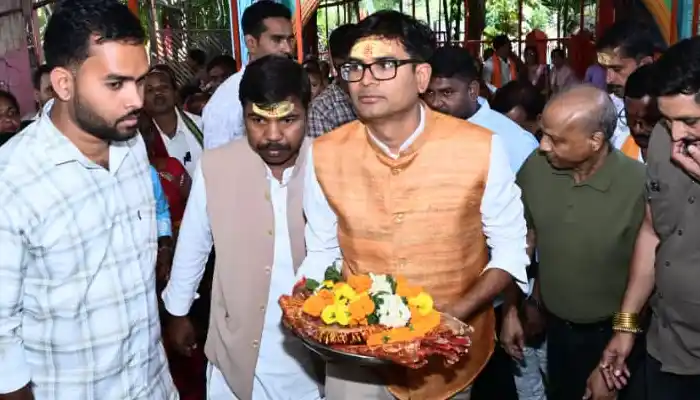 वित्त मंत्री ओ.पी. चौधरी ने माँ चंद्रहासिनी देवी के दर्शन कर प्रदेशवासियों की सुख-समृद्धि और खुशहाली की कामना की