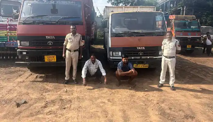 ऑपरेशन प्रहार: पूंजीपथरा में 17.9 टन अवैध कबाड़ जब्त, दो माजदा समेत ₹26.26 लाख की संपत्ति जब्त