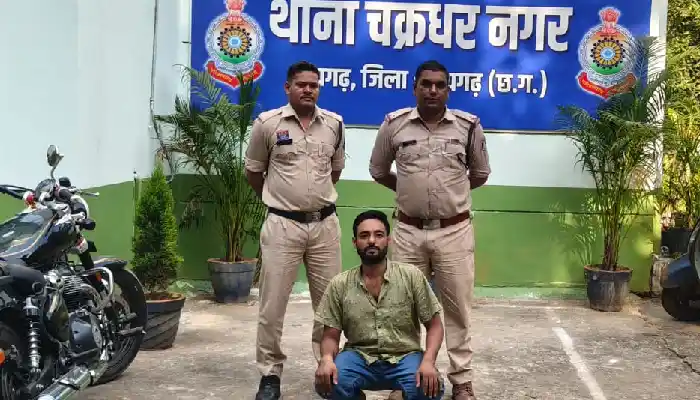 ऑपरेशन अंकुश: ऑनलाइन क्रिकेट सट्टा खिलाते आरोपी को चक्रधरनगर पुलिस ने दबोचा
