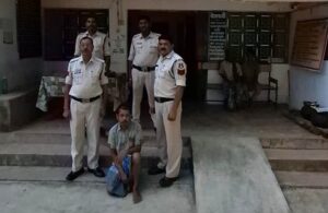 Raigarh News: पण्डो जनजाति की भूमि फर्जी तरीके से गैर-आदिवासी के नाम कराने का आरोपी गिरफ्तार, तमिलनाडु से कोरबा तक बदलता रहा ठिकाना