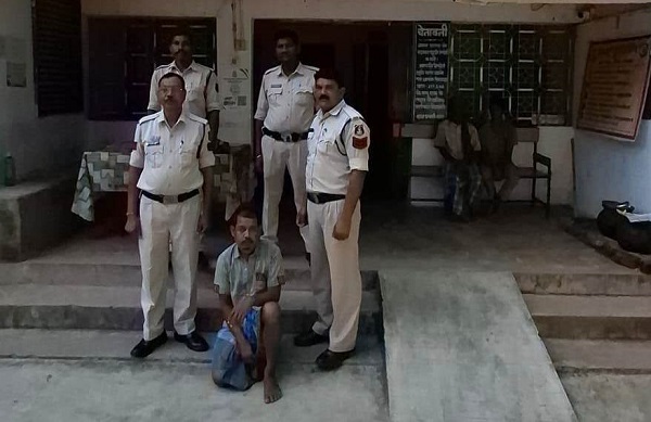 Raigarh News: पण्डो जनजाति की भूमि फर्जी तरीके से गैर-आदिवासी के नाम कराने का आरोपी गिरफ्तार, तमिलनाडु से कोरबा तक बदलता रहा ठिकाना