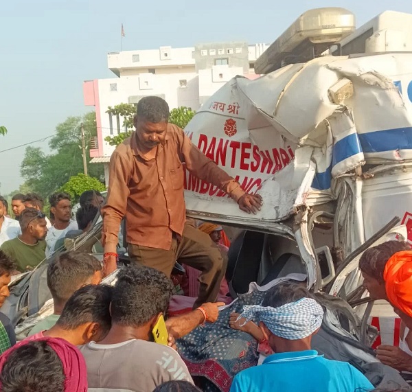 CG News: एंबुलेंस और ट्रैक्टर-ट्रॉली की भीषण भिड़ंत, नर्स की मौके पर मौत, तीन घायल