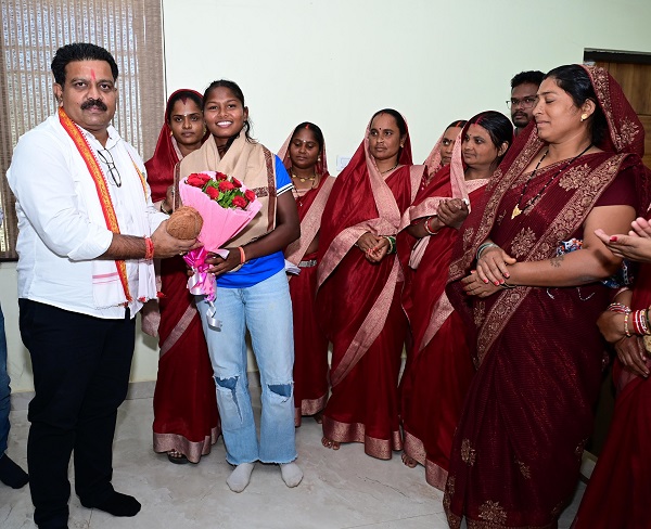 एशिया कप विजेता गीता यादव से मिले उप मुख्यमंत्री विजय शर्मा, महत्वपूर्ण उपलब्धि के लिए बधाई एवं शुभकामनाएं दी