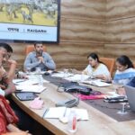 राजस्व प्रकरणों के निराकरण में तेजी लाने पूरी सक्रियता के साथ कार्य करें: कलेक्टर मयंक चतुर्वेदी