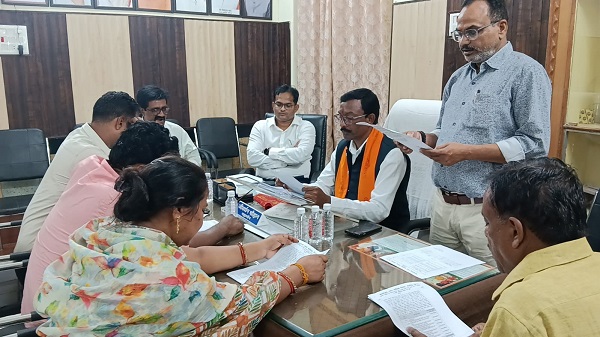 Raigarh News: एमआईसी ने 12.50 करोड़ के 8 बड़े प्रोजेक्ट किए मंजूर, महापौर परिषद की बैठक में तालाब, उद्यान, ऑक्सीजोन, जलापूर्ति और सब्जी मंडियों सहित विभिन्न प्रस्ताव मंजूर