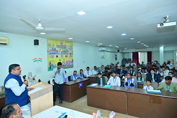  शिक्षा मंत्री ने इंस्पायर मानक में चयनित 40 प्रतिभागियों का किया सम्मान, कहा- इंस्पायर अवार्ड योजना से बच्चों में नवाचार और वैज्ञानिक सोच को मिल रहा प्रोत्साहन  