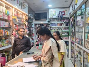 Raigarh News: उत्पादों की गुणवत्ता और नियमों के पालन की जांच के लिए कॉस्मेटिक्स प्रतिष्ठानों व मेडिकल स्टोरों का निरीक्षण