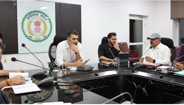 बोर्ड परीक्षा परिणाम सुधारने ठोस कार्ययोजना बनाएं, दिसंबर तक पूरा करें पाठ्यक्रम- कलेक्टर  मयंक चतुर्वेदी