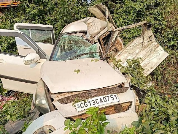 CG News: झारखंड सड़क हादसे में छत्तीसगढ़ के 3 लोगों की मौत, ट्रक-कार आमने-सामने भिड़े, 2 गंभीर घायल  