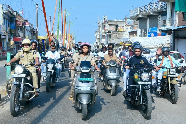 सड़क सुरक्षा का संदेश लेकर सूरजपुर में दौड़े 800 प्रतिभागी, महिला एवं बाल विकास मंत्री लक्ष्मी राजवाड़े और स्वास्थ्य मंत्री श्याम बिहारी जायसवाल बाइक रैली में हुए शामिल