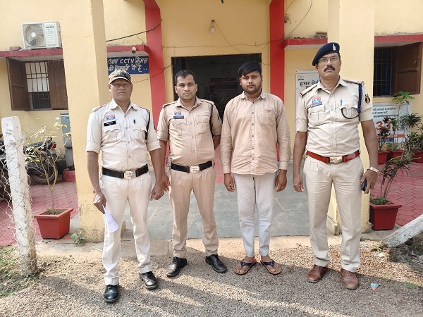 CG News: अश्लील फोटो-वीडियो वायरल करने की धमकी देकर ब्लैकमेलिंग, आरोपी  गिरफ्तार, 10 हजार वसूलने के बाद भी नहीं रुका आरोपी