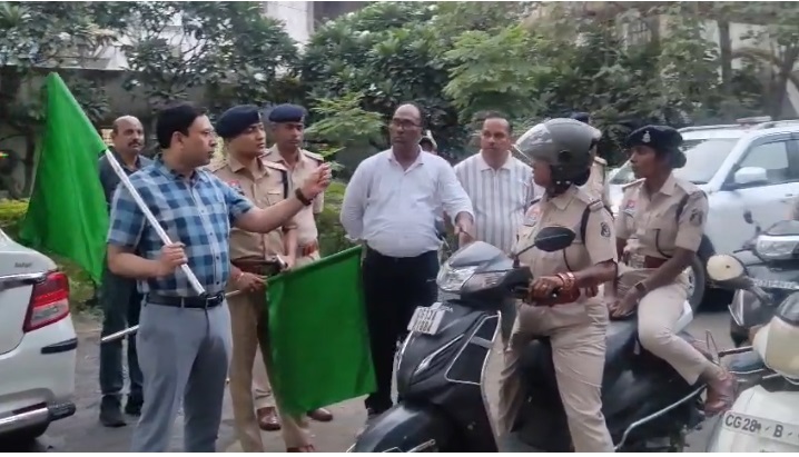 Raigarh: नवरात्रि और गरबा स्थलों पर महिलाओं की सुरक्षा के लिए रायगढ़ पुलिस की विशेष पहल, “मां दुर्गा वाहिनी” का गठन
