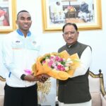मुख्यमंत्री विष्णु देव साय से एशियन गेम्स के कांस्य पदक विजेता एथलीट अनिमेष कुजूर ने की सौजन्य मुलाकात